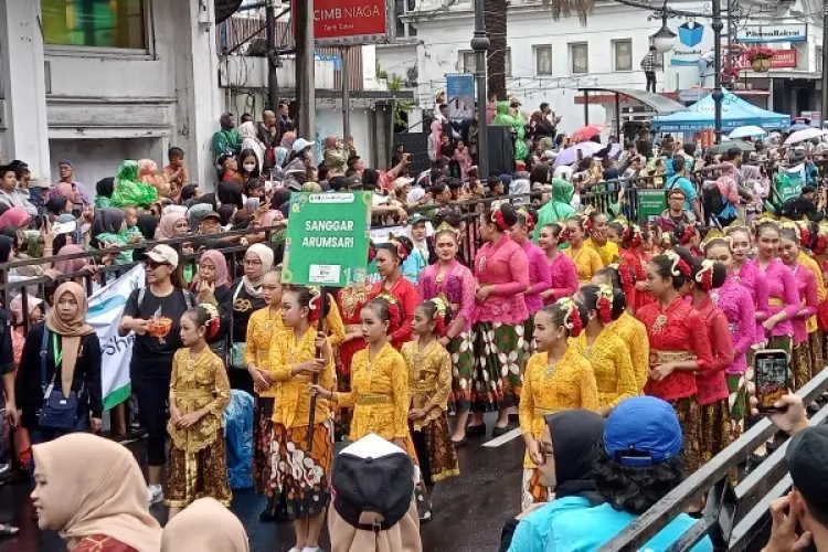 Ratusan Ribu Wisatawan Tersedot ke Kota Bandung Selama Masa Liburan Sekolah dan Asia Afrika Festival 2024