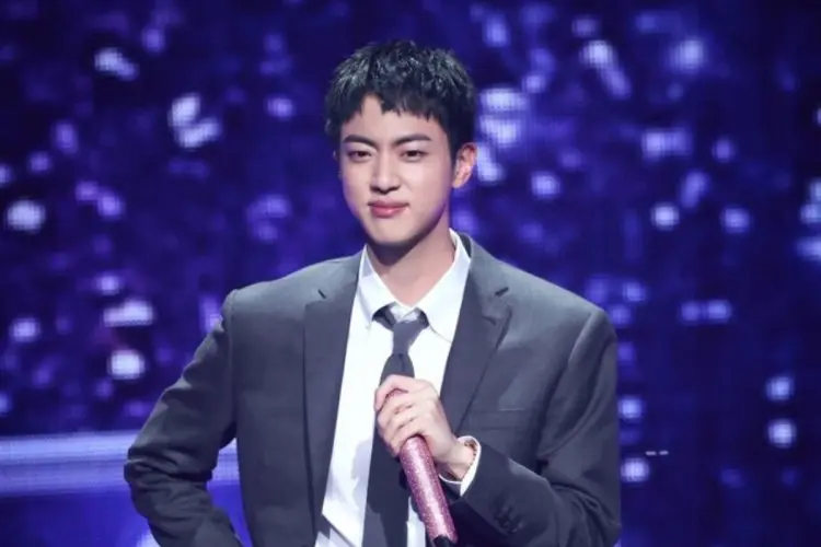 Sering Traktir Banyak Makanan, Jin BTS Disebut Dewa oleh Rekan-rekan Tentaranya saat Wajib Militer