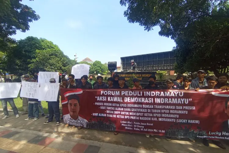 Polda Jabar Didemo Massa Soal Dugaan Gratifikasi Ketua KPUD Indramayu