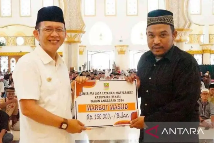 Pemkab Bekasi Salurkan Bantuan  1.946 Imam dan Marbot Masjid