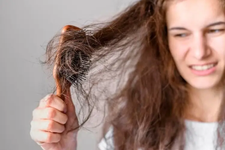 5 Bahan dalam Kandungan Sampo yang Dapat Picu Rambut Rontok