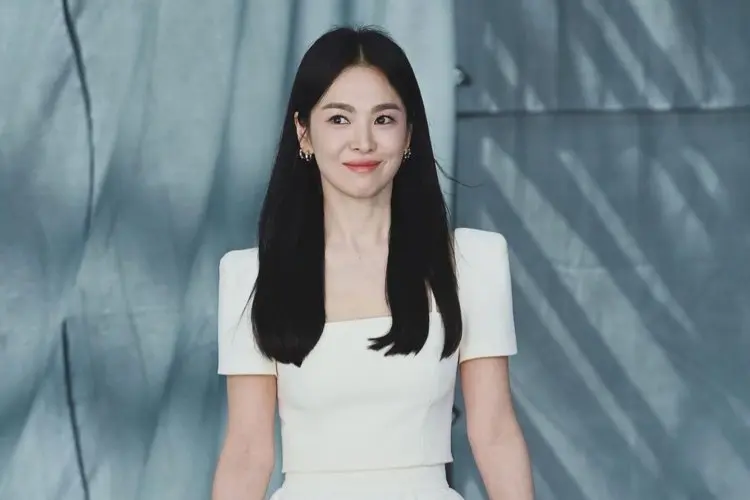 Belum Banyak Orang yang Tahu, Berikut Latar Belakang Lengkap Song Hye Kyo dan Keluarganya