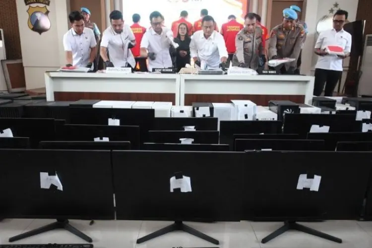 Bandar Judi Slot Beromzet Rp1 Miliar per Bulan Diringkus Polisi, Begini Modus Operasi 7 Pelaku 