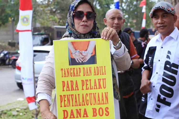 Dugaan Korupsi Dana Bos Rp504 M, Massa dari LSM dan Ormas Geruduk Kantor Kejari dan Disdik Kabupaten Bogor