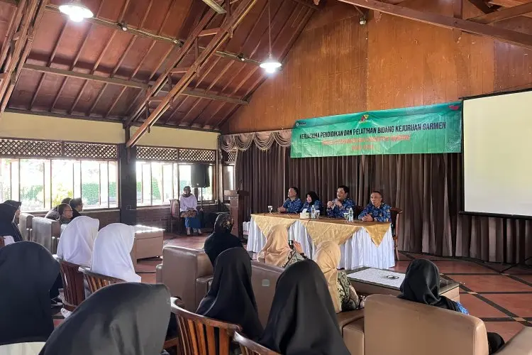 Tekan Angka Pengangguran, Pemkab Bandung Gelar Pendidikan dan Pelatihan Bidang Kejuruan Garmen