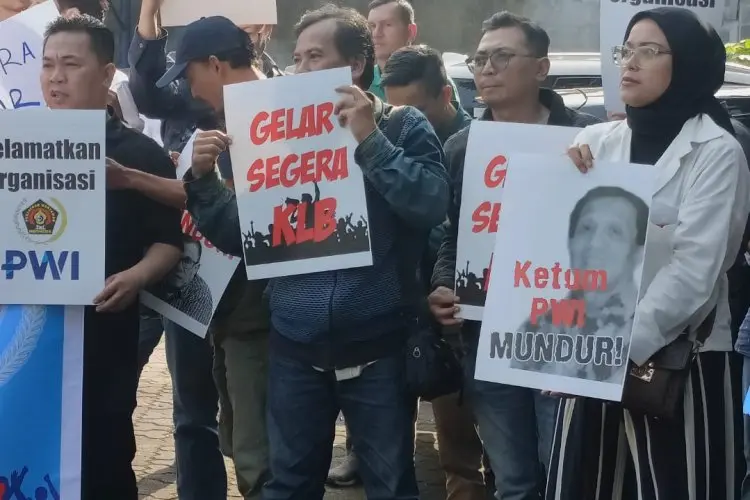 PWI Bandung Raya Gelar Aksi Unjuk Rasa Desak Pusat Gelar KLB