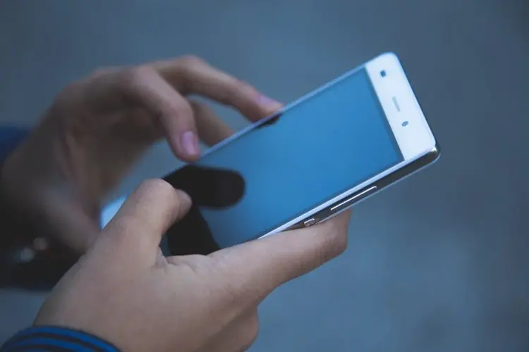 Layar HP Android Matot atau Tak Bisa Disentuh? Jangan Panik! Ini 4 Jurus Ampuh untuk Membangkitkannya Kembali