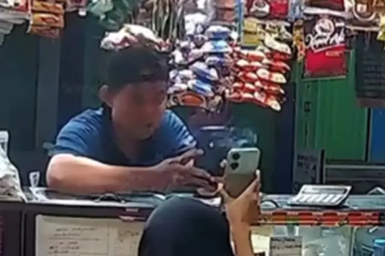 Modus Bayar Pakai QRIS, Handphone Pemilik Warung di Bogor Dibawa Kabur
