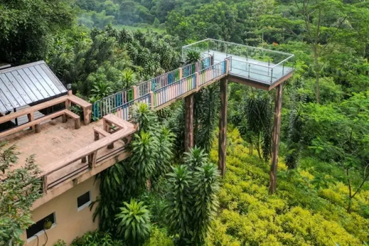 Rekomendasi Villa di Bogor dengan Pemandangan Gunung Salak, Muat Sampai 100 Orang