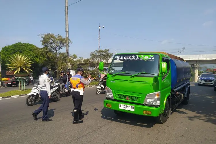 Kerap Langgar Aturan, Dishub Kota Cimahi Minta Perusahaan Angkutan Umum dan Barang Rutin Uji KIR