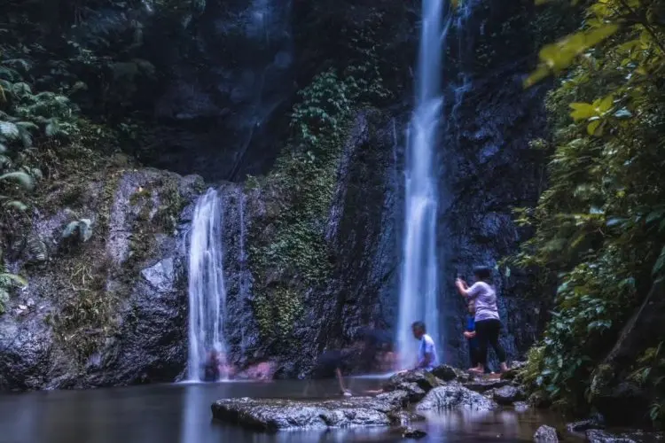 5 Rekomendasi Curug di Bogor yang Menyegarkan untuk Liburan di Musim Panas