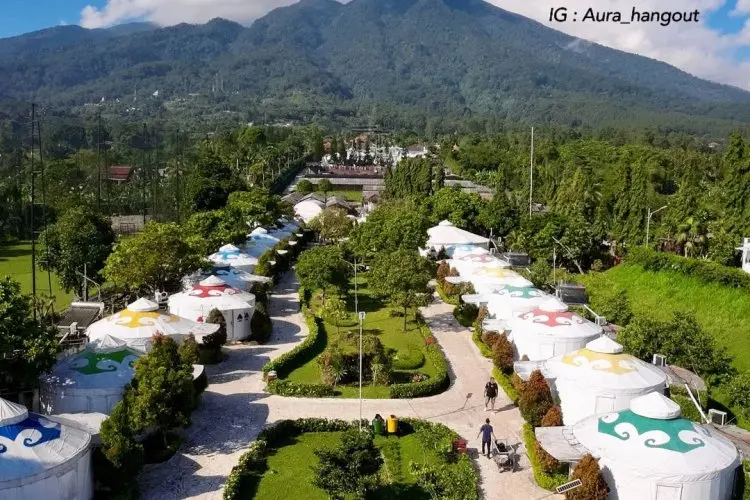 5 Rekomendasi Glamping Dekat Puncak Buat Liburan Bareng Keluarga, View Cantik, Bikin Liburan Makin Berkesan!