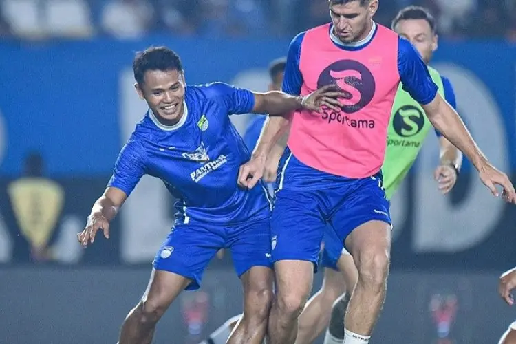 Setelah Berbulan-Bulan Menepi, Dimas Drajad Kembali Menginjak Rumput Hijau: Targetkan Comeback Gemilang Usai Lebaran Bersama Pangeran Biru!
