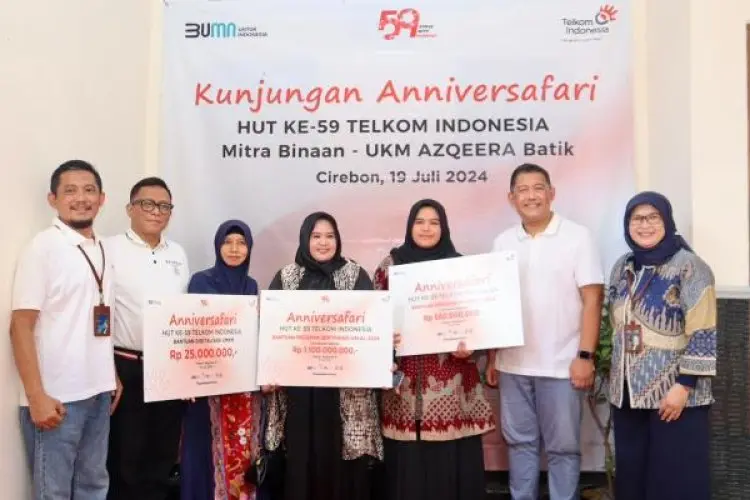 Dukung Kemajuan Ekonomi Kreatif, Telkom Jabar Serahkan Bantuan Rp25 Juta ke UKM Cirebon
