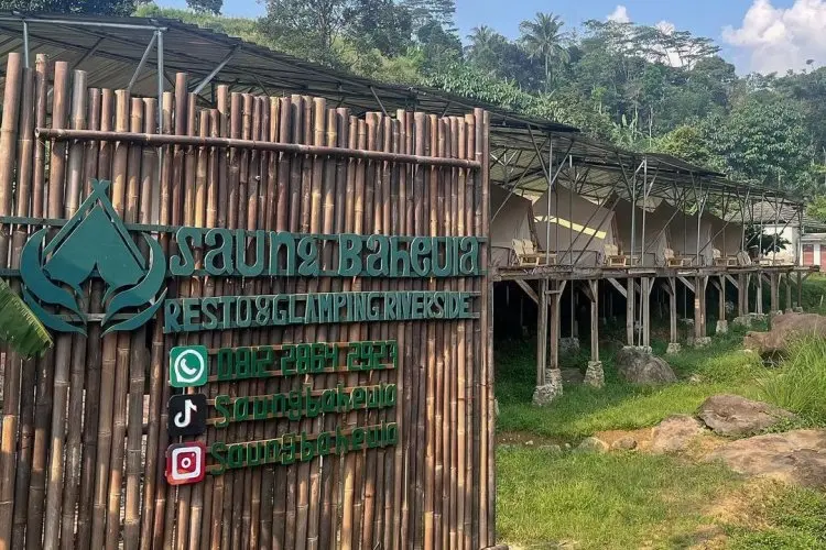 Sensasi Glamping Tepi Sungai di Saung Baheula Bogor: Menikmati Alam, Budaya, dan Kuliner Khas Sunda yang Memanjakan Lidah