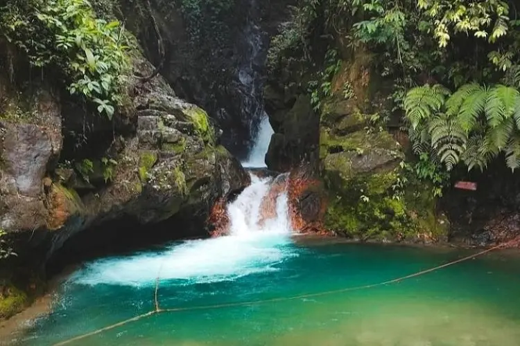 Menjelajahi Pesona Tersembunyi: 3 Rekomendasi Curug di Bogor dengan Air Berwarna Biru yang Menakjubkan