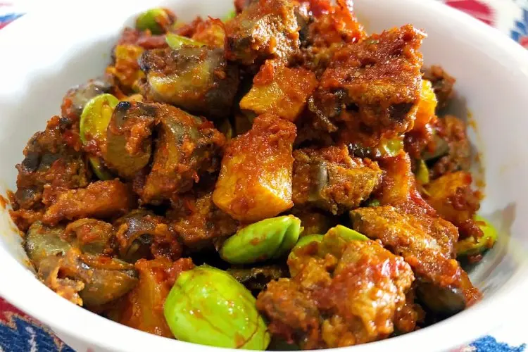 Sensasi Gurih Pedas Menggoda di Setiap Gigitan: Sambal Goreng Kentang Ati Pete, Menu Wajib Hajatan yang Menggugah Selera