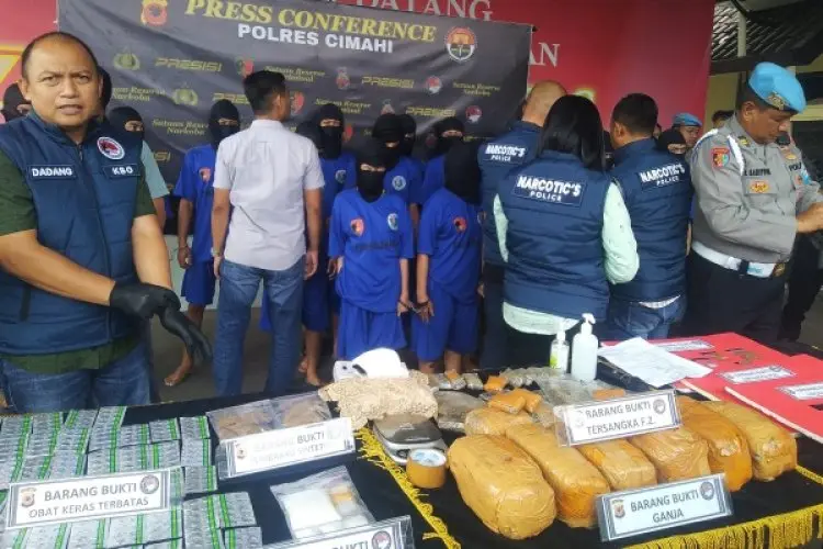 Ringkus Bandar Ganja, Polisi Amankan 8,1 Kilogram Ganja dari Rumah Pelaku