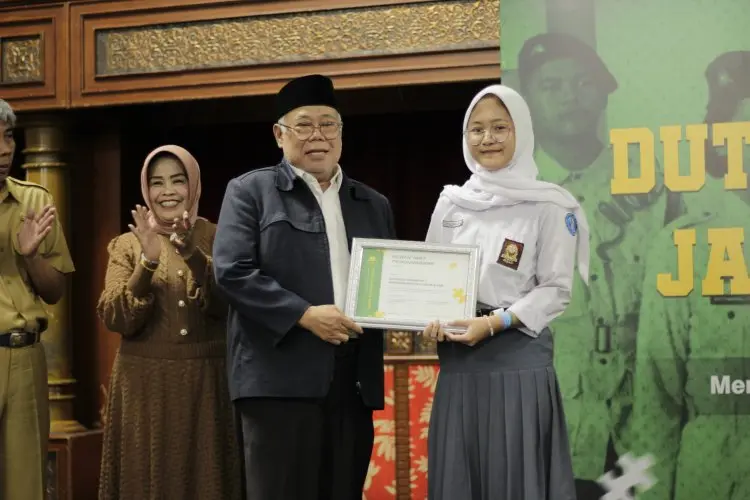 2.410 Pelajar Dikukuhkan Jadi Duta Hukum dan HAM Jawa Barat