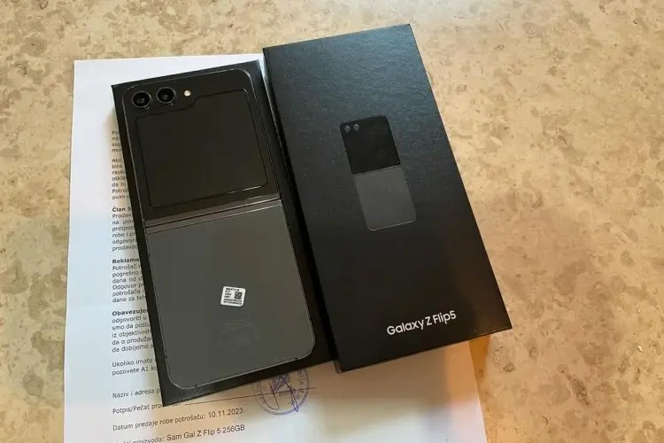 Review Samsung Galaxy Z Flip 5: Revolusi Lipat dengan Flex Window Super AMOLED dan Kecerdasan AI yang Memukau