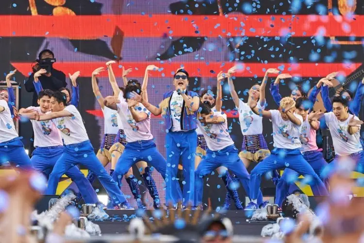 PSY Terpaksa Batalkan Konser Setelah Terjadi Hujan Lebat Disertai Petir