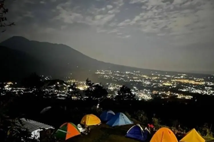 Rekomendasi Perkemahan di Puncak Bogor, Bukit Cita-Cita Tawarkan City Light dengan Pemandangan Dua Gunung