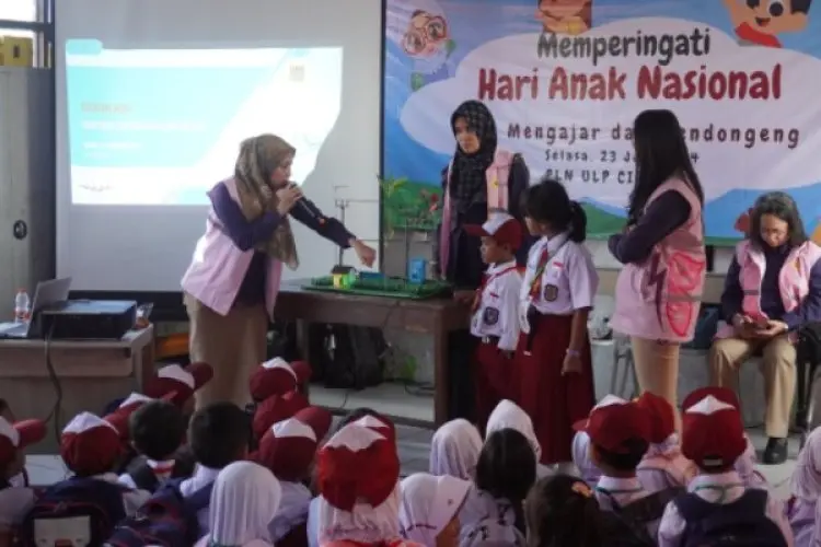 Peeringati Hari Anak Nasional, Edukasi Ketenagalistrikan Hingga Khitanan Massal Digelar PLN UID Jabar