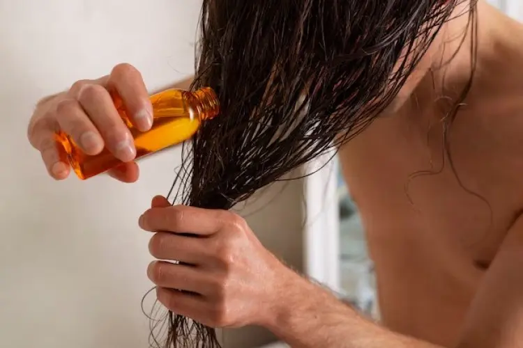 7 Minyak Rambut yang Wajib Dimasukkan ke Dalam Rutinitas Perawatan Rambut untuk Solusi Kerontokan
