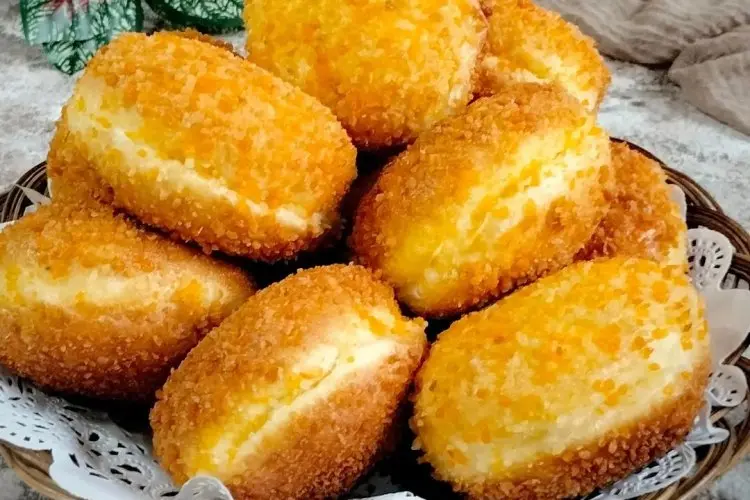 Roti Goreng Krispi di Luar, Lembut di Dalam: Rahasia Membuat Roti Goreng Homemade yang Tak Kalah Enak dari Jajanan Pasar!