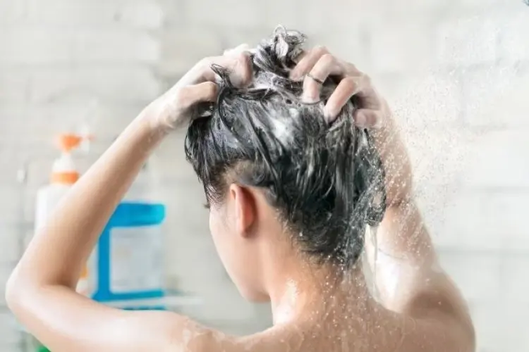 5 Cara Perawatan Kulit Kepala untuk Menyehatkan dan Atasi Berbagai Masalah Rambut
