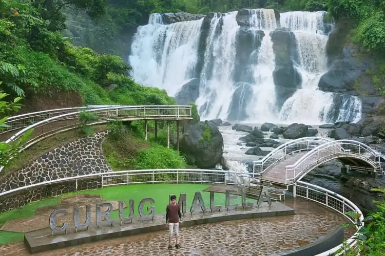 5 Air Terjun Jawa Barat yang Wajib Dikunjungi