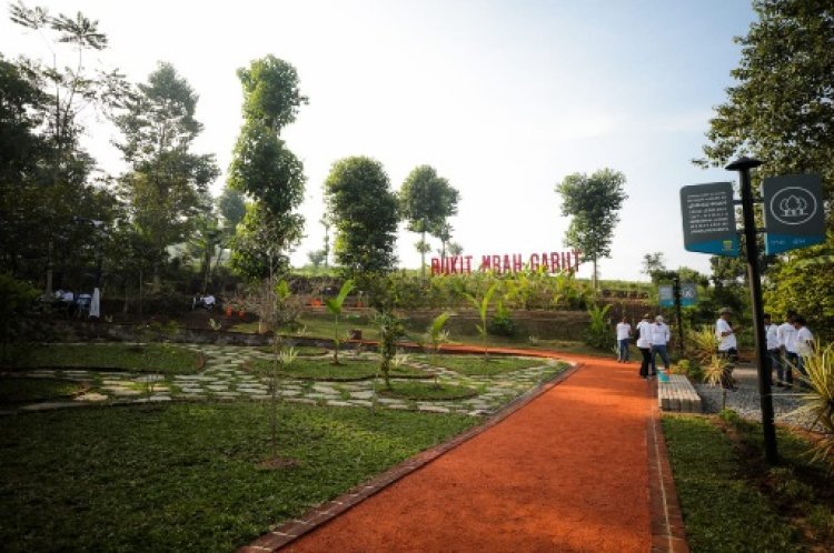 Resmikan Revitalisasi Bukit Mbah Garut, Ini Pesan Pj Wali Kota Bandung