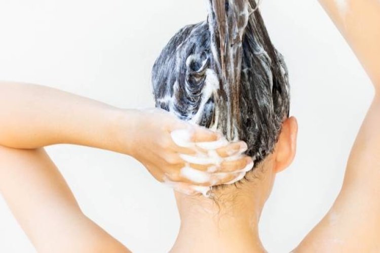 7 Manfaat Eksfoliasi Kulit Kepala Sebagai Salah Satu Perawatan Rambut