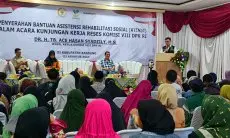 Dorong Program Pemberdayaan, Kang Ace Salurkan Kembali Bansos Untuk Ratusan Warga di Bandung dan Bandung Barat