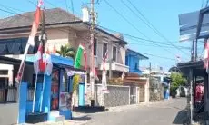 Jelang HUT ke-79 RI, PLN UID Jabar Ingatkan Jarak Aman Antara Umbul-Umbul, Bendera, dan Lampu Hias dengan Jaringan Listrik PLN