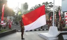 Sekda Kota Bogor Apresiasi Proses Penaikan Bendera Merah Putih di Tugu Kujang Setiap Pagi Selama Agustus