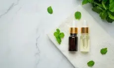6 Tips Menghilangkan Lingkatan Hitam di Mata dengan Minyak Peppermint