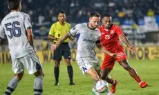 Persib Kembali Pincang, Marck Klok Dibekap Cedera