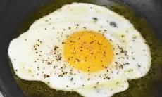 Telur Mata Sapi Anti Ribet: 3 Trik Jitu Bikin Minyak Goreng Nggak Lagi Berbusa dan Mengalir Kemana-mana, Dijamin Hasilnya Sempurna!