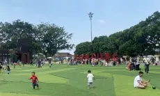 Rumput Sintetis Taman Alun-alun Bandung Tengah Direvitalisasi