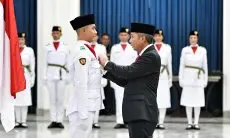 Bey Machmudin Kukuhkan 52 Paskibraka Jabar 2024 
