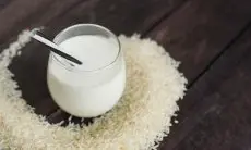 4 Metode Air Beras Buatan Sendiri untuk Dapatkan Rambut Sehat Berkilau