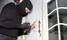 Terekam CCTV, Maling Bobol Rumah Konveksi di Cibiru