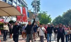 Ikut Aksi, Para Guru Besar Datangi MK, Curigai DPR Bawa Kepentingan Pribadi