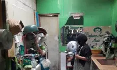 Duka Pemilik Kios Kecil Saat  Aksi Massa di DPRD Jabar, Tugiyem: Batu Suka Nyasar Kesini, Kalau Hujan Jadi Bocor