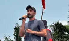 Ikut Orasi di Depan Gedung DPR, Aksi Reza Rahadian Tuai Pujian Netizen