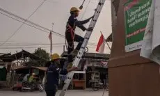 PLN Icon Plus tengah melakukan perapihan dan penertiban jaringan Kabel Fiber Optik di kawasan Subang