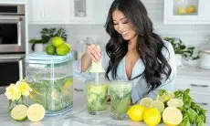 Resep 7 Minuman Air Detoks untuk Kulit Wajah Cantik dan Berseri