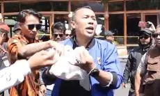 Resto Asep Stroberi Puncak Dilempari Telur Busuk, Warga Kecewa Buntut Batal Dibongkar Pemkab Bogor