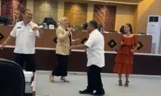 Miris! Demo RUU Pilkada Sedang Memanas, Anggota DPRD Tuban Malah Asyik Joget di Ruang Rapat Paripurna
